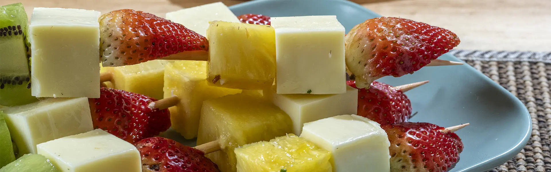 Quesos La Florida - Cheese and fruit skewers