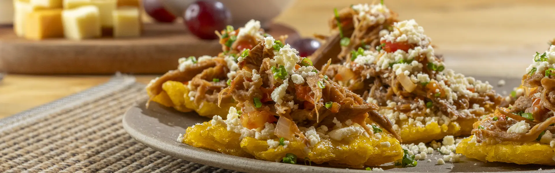 Quesos La Florida - Pataconas with cheese and meat