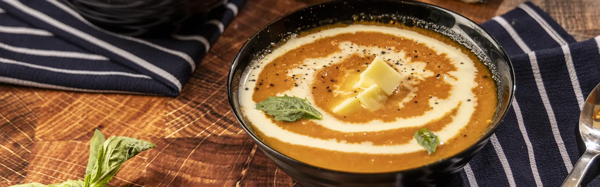 Quesos La Florida - tomato cream soup with cheese cubes